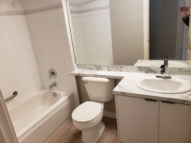 Sidney Manor Bathroom